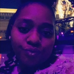 Meet your Posher, Yolanda